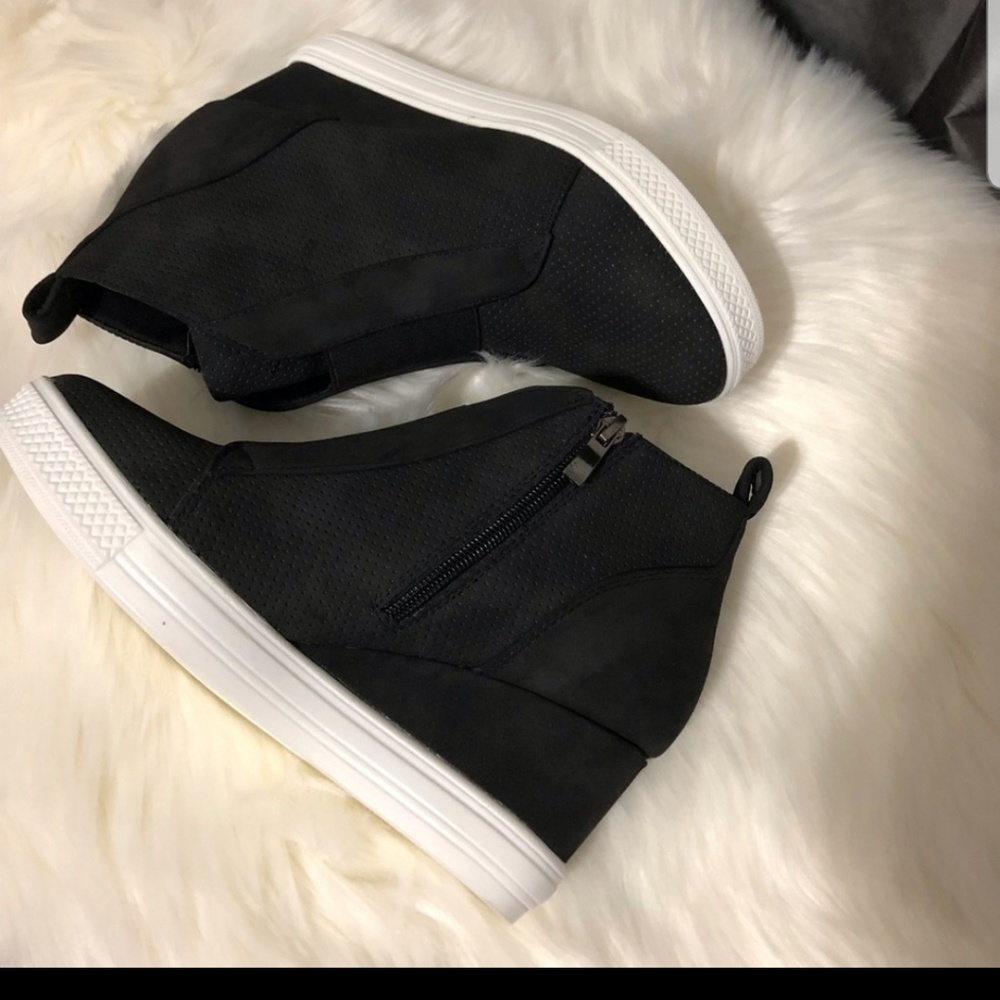 Wedge heel sneaker